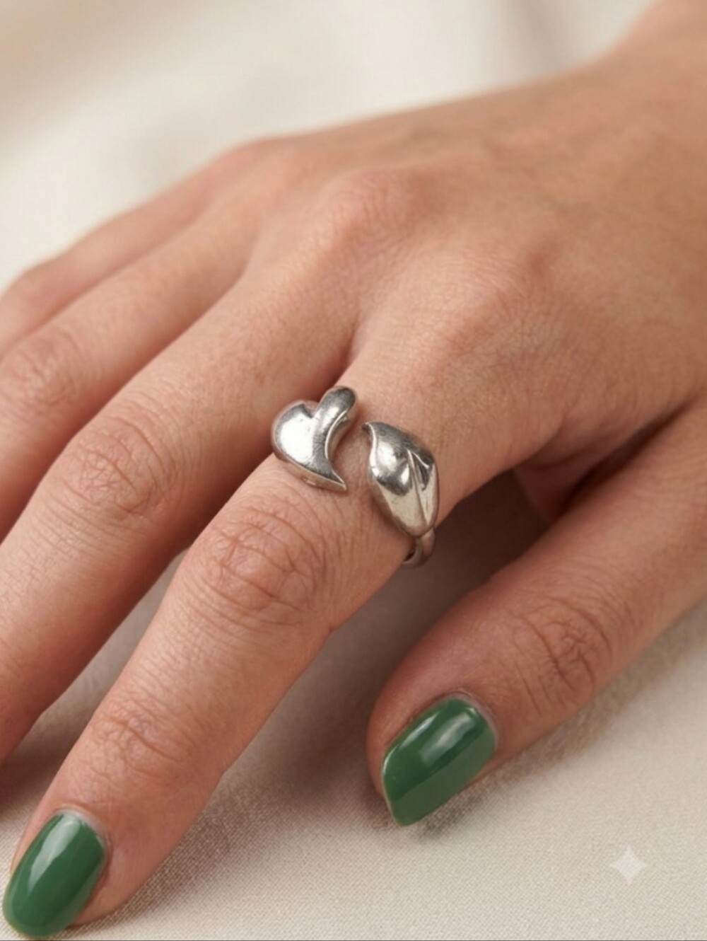 ​Vintage 70s Avon Silver-Tone Leaf Bypass Ring, Size 6.5